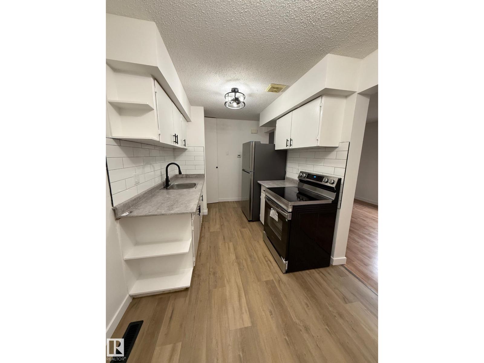 Photo 5 of 16 14225 82 St Nw, Edmonton AB