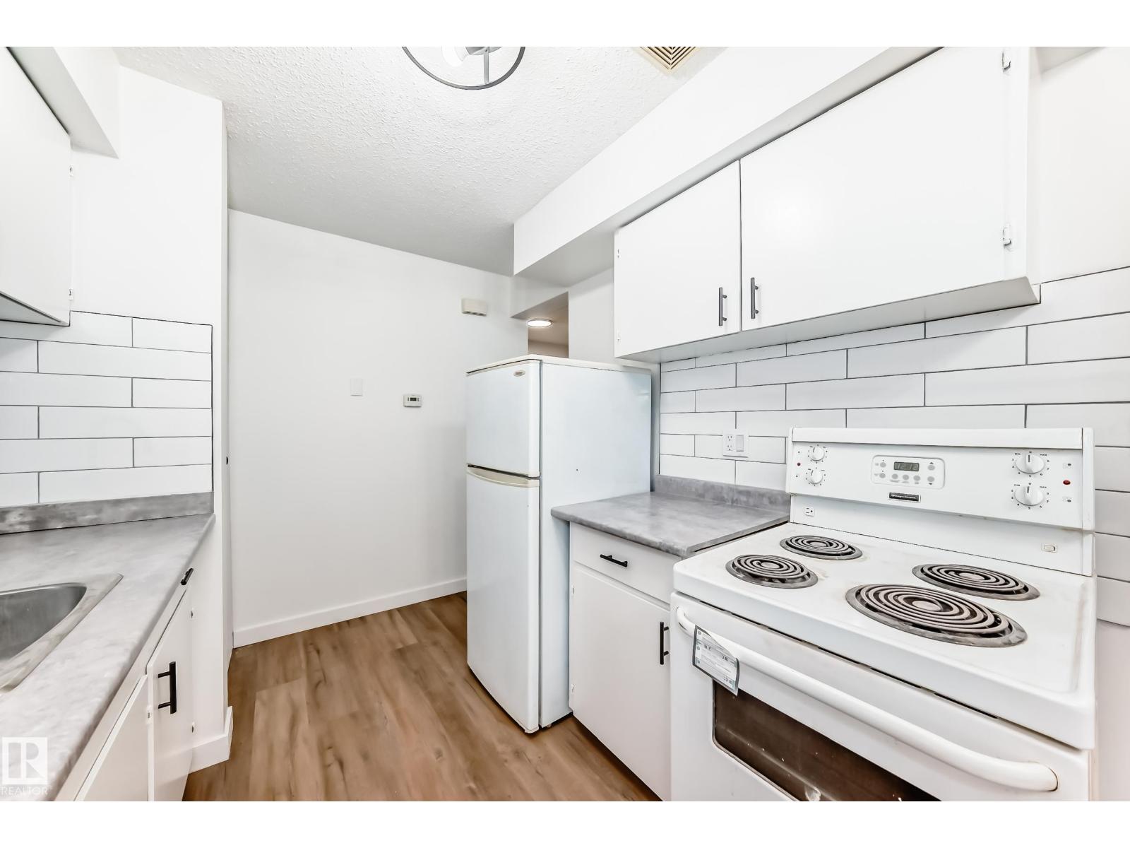 Photo 6 of 16 14225 82 St Nw, Edmonton AB