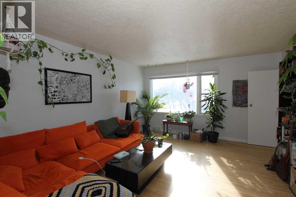 Multi-family House for Sale in   Avenue NW Tuxedo Park Calgary 