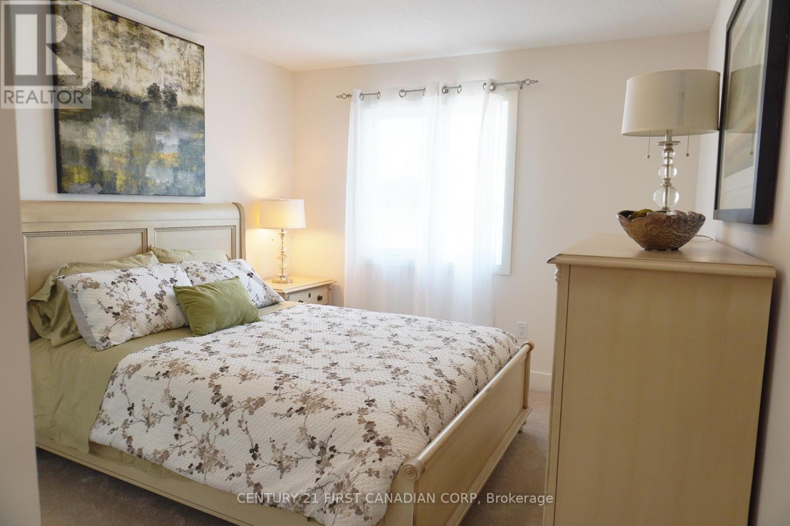 Photo 3 of 522 Gatestone Road, London South ON