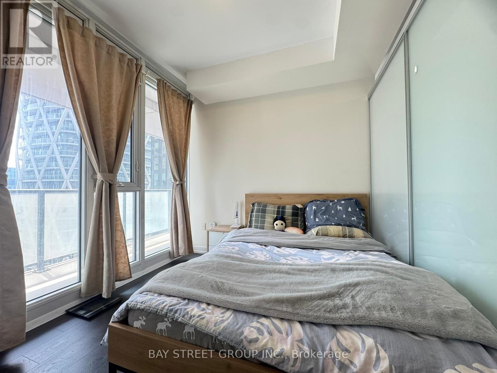 Photo 14 of 2303 426 University Avenue, Toronto ON