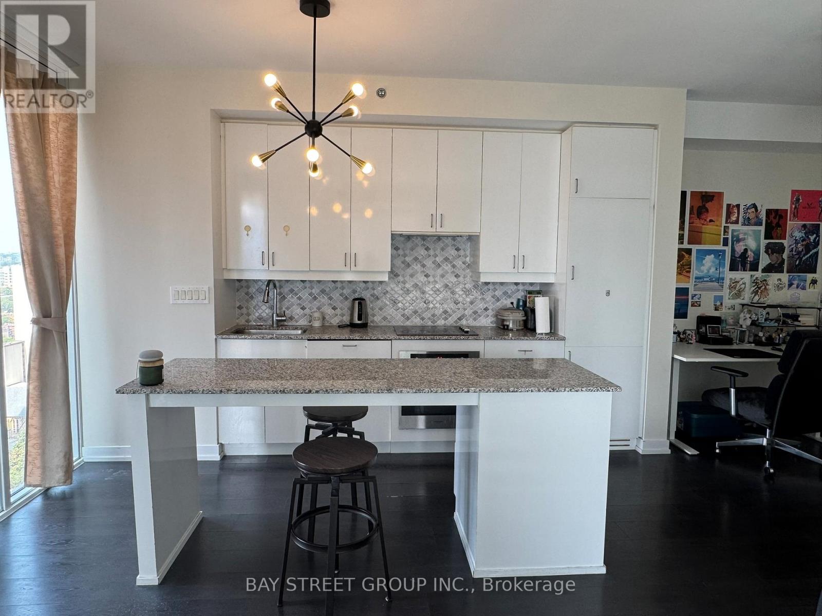 Photo 18 of 2303 426 University Avenue, Toronto ON