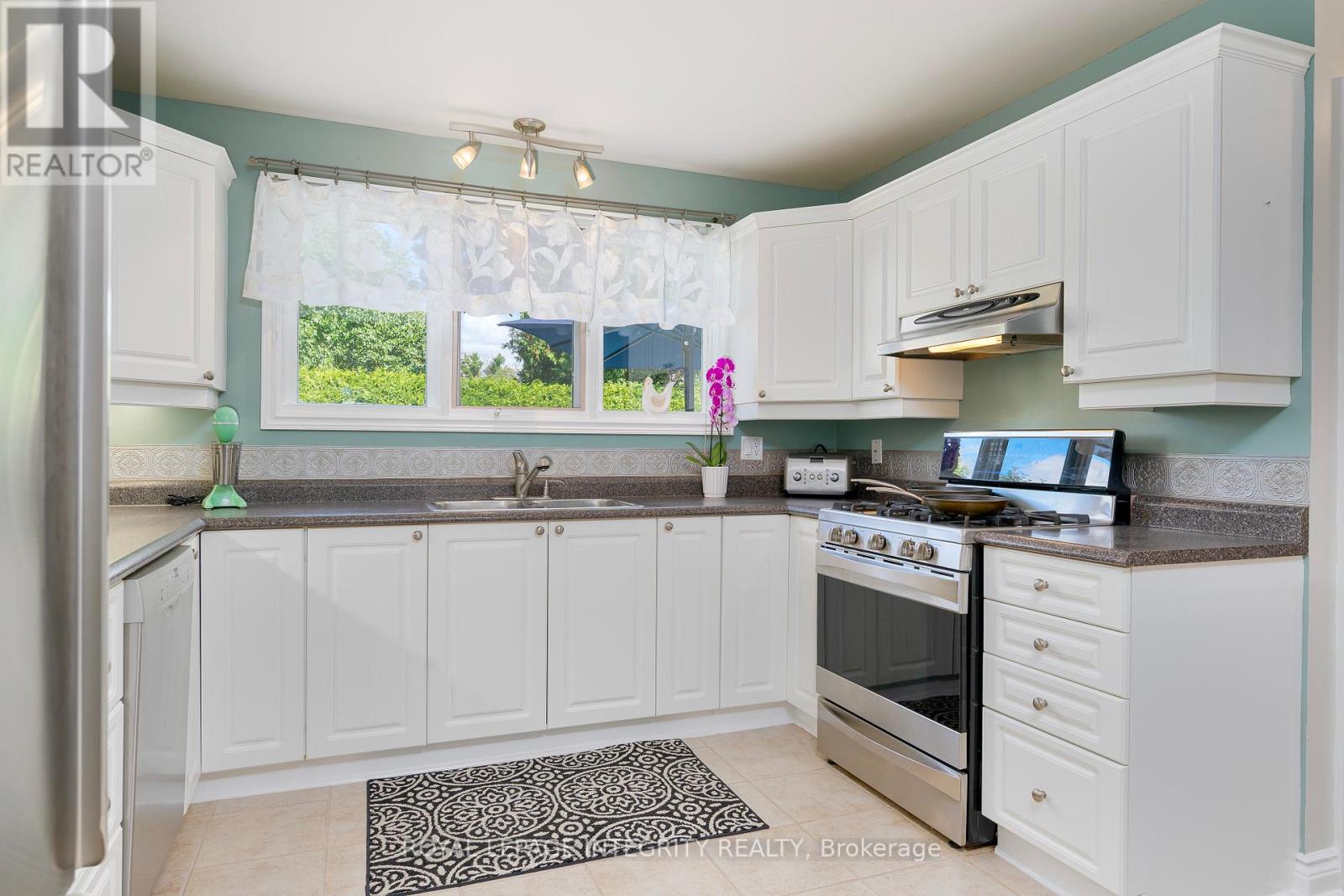 Photo 13 of 25 Higgins Road, Ottawa ON