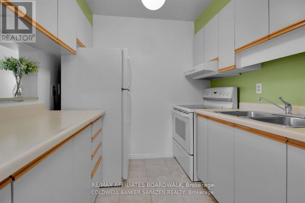 Photo 14 of 412 214 Viewmount Drive, Ottawa ON