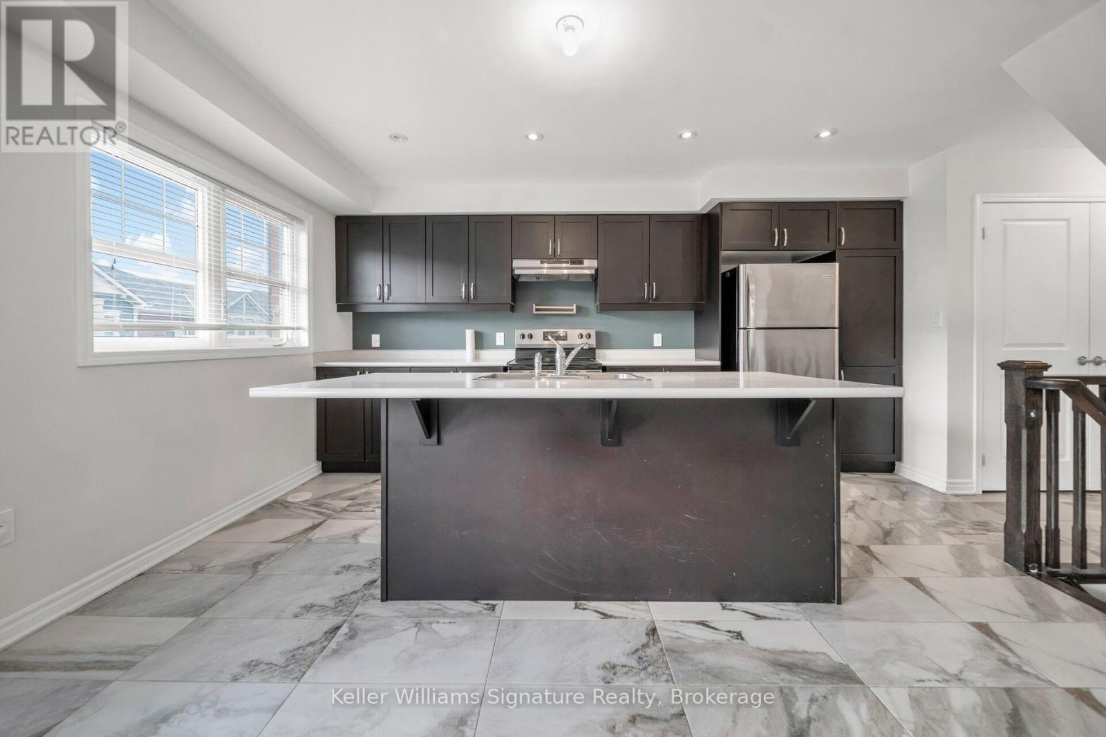 Photo 11 of 140 1000 Asleton Boulevard, Milton ON