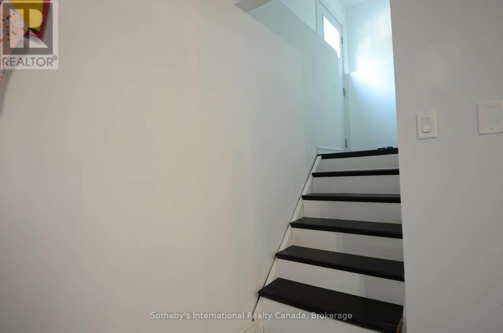 Photo 13 of 6 Longview Drive, Bradford West Gwillimbury ON