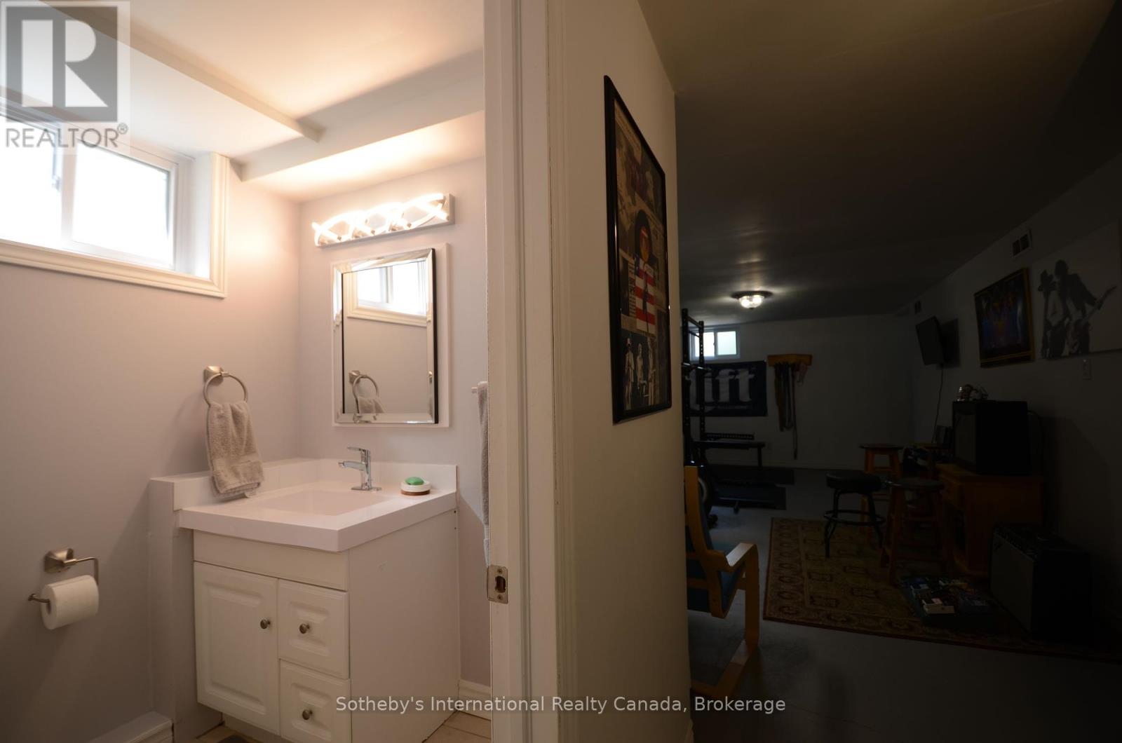 Photo 16 of 6 Longview Drive, Bradford West Gwillimbury ON