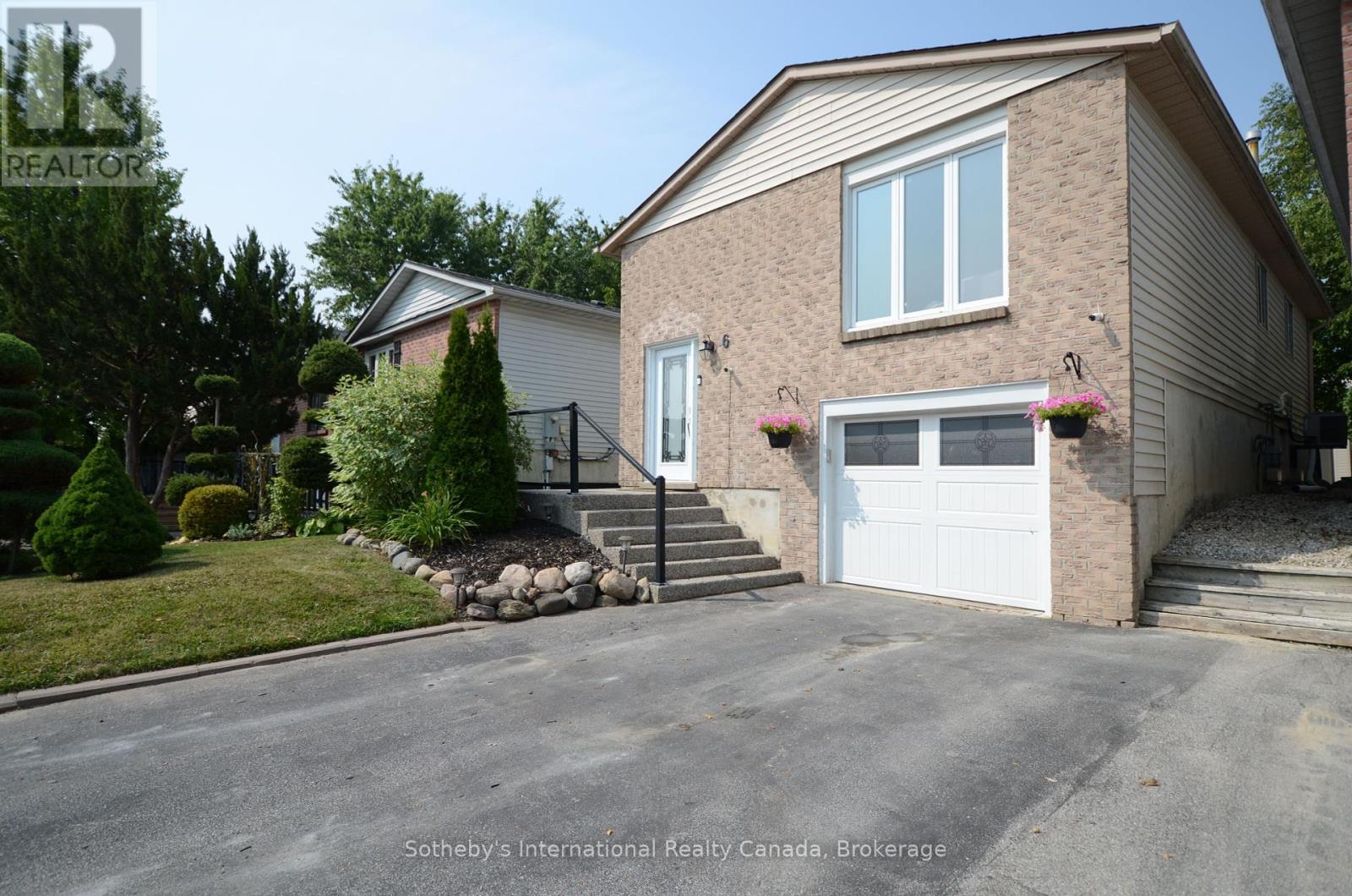 Photo 2 of 6 Longview Drive, Bradford West Gwillimbury ON