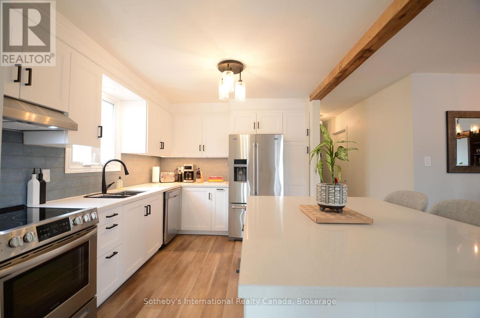 Photo 3 of 6 Longview Drive, Bradford West Gwillimbury ON