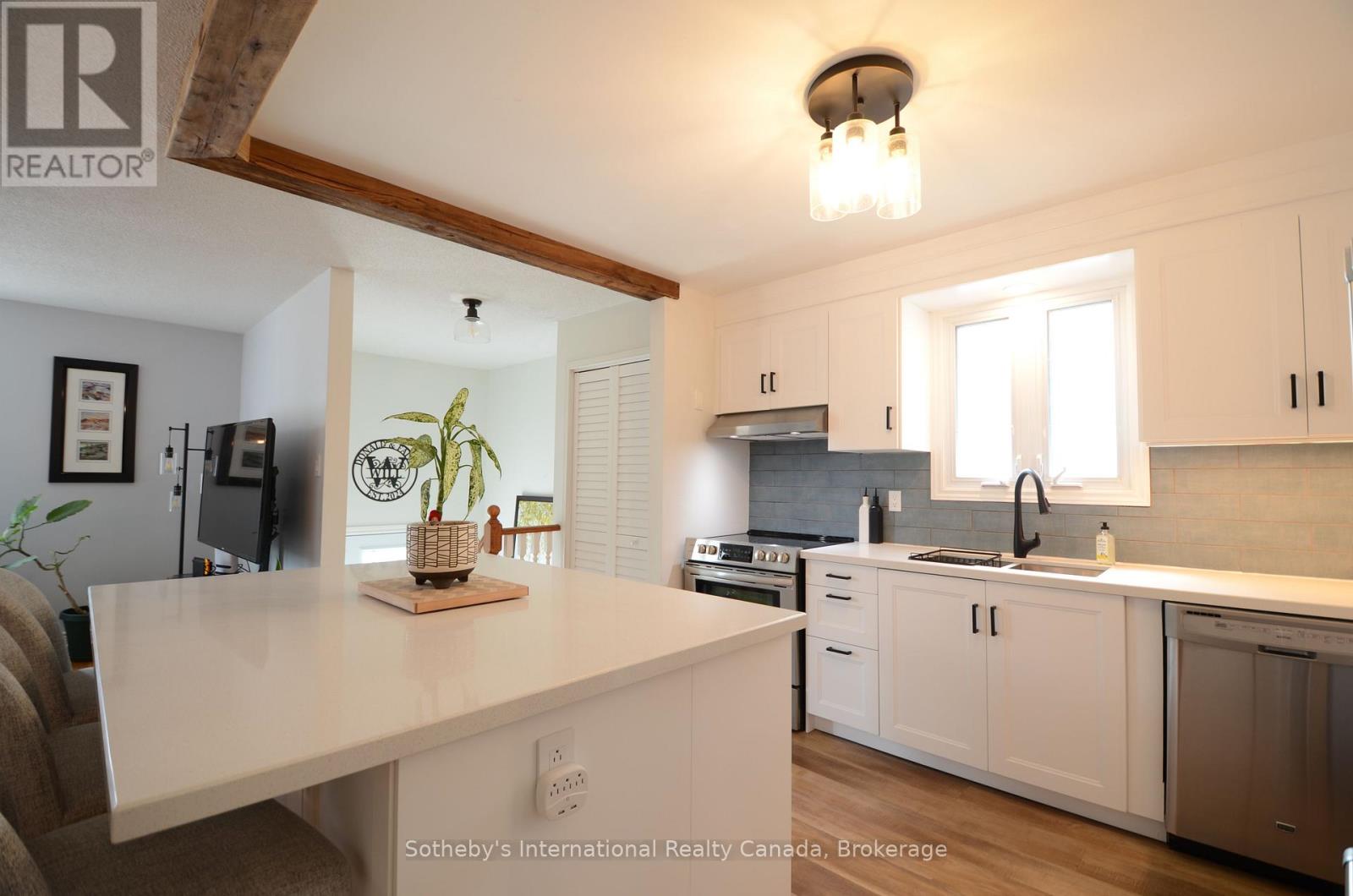 Photo 4 of 6 Longview Drive, Bradford West Gwillimbury ON