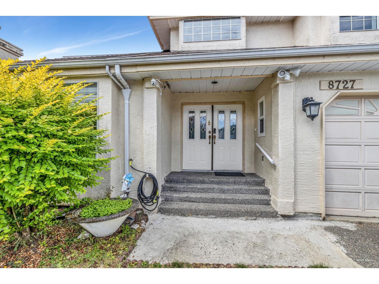 Photo 5 of 8727 142 A Street, Surrey BC