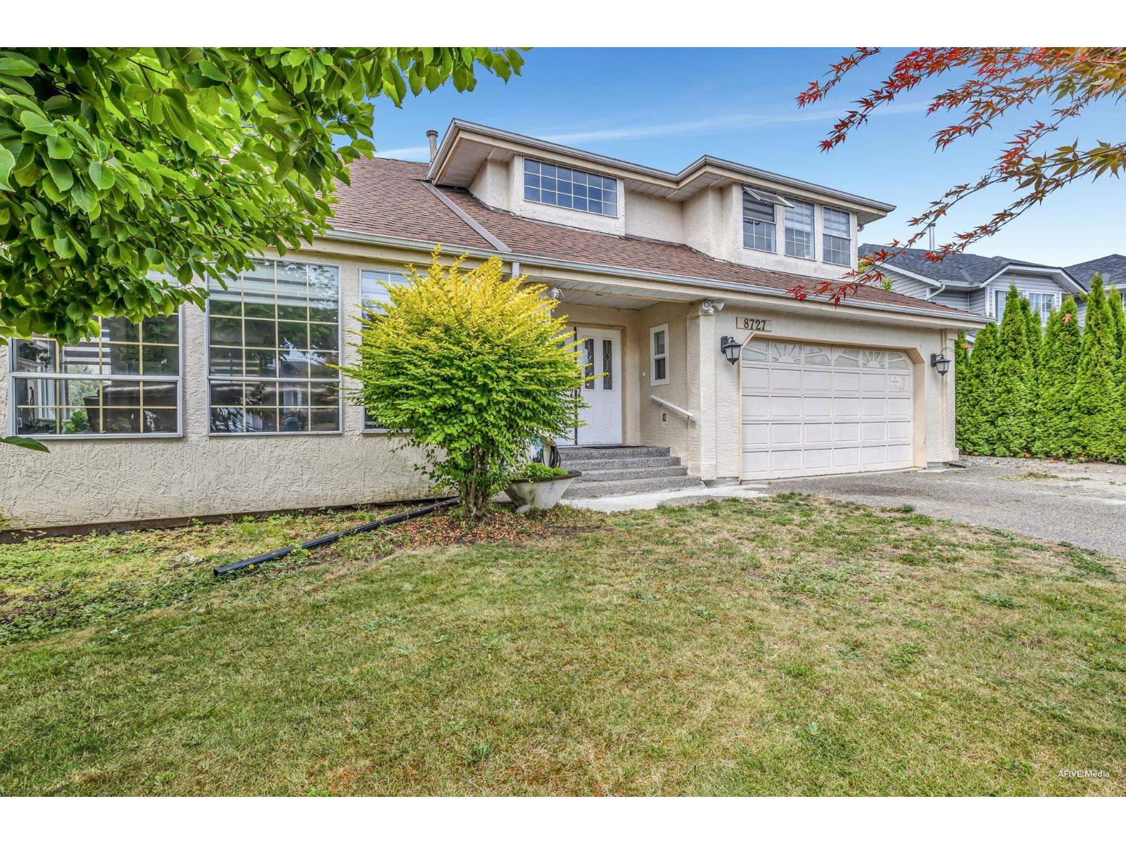 Photo 4 of 8727 142 A Street, Surrey BC