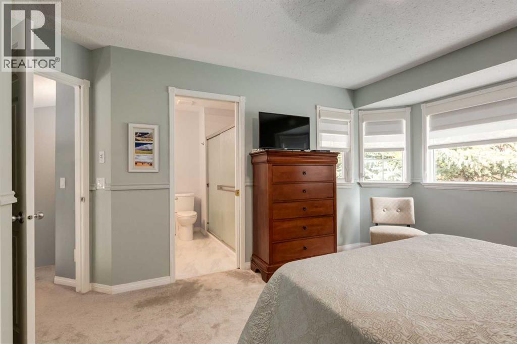 Single Family House 4 Level for Sale in   Silver Springs Road NW Silver Springs Calgary 