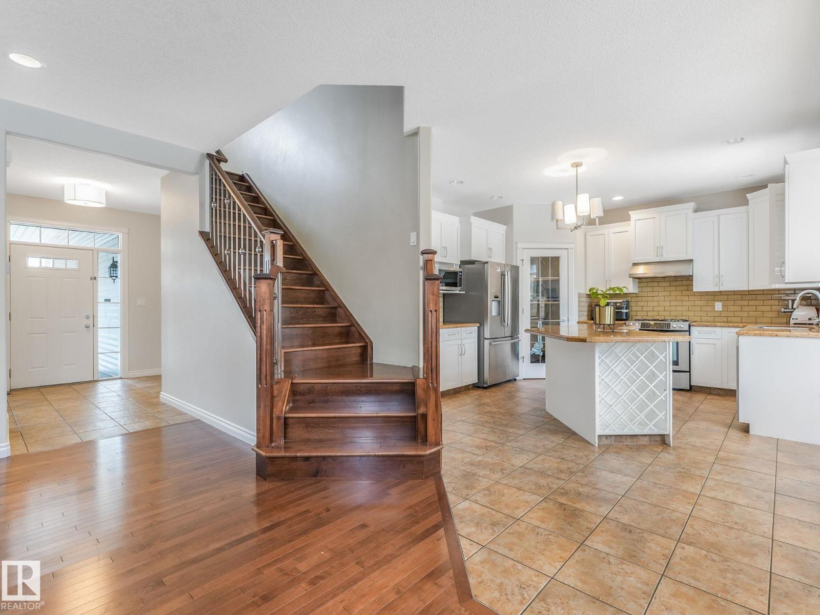 Photo 12 of 1024 Hope Rd Nw, Edmonton AB