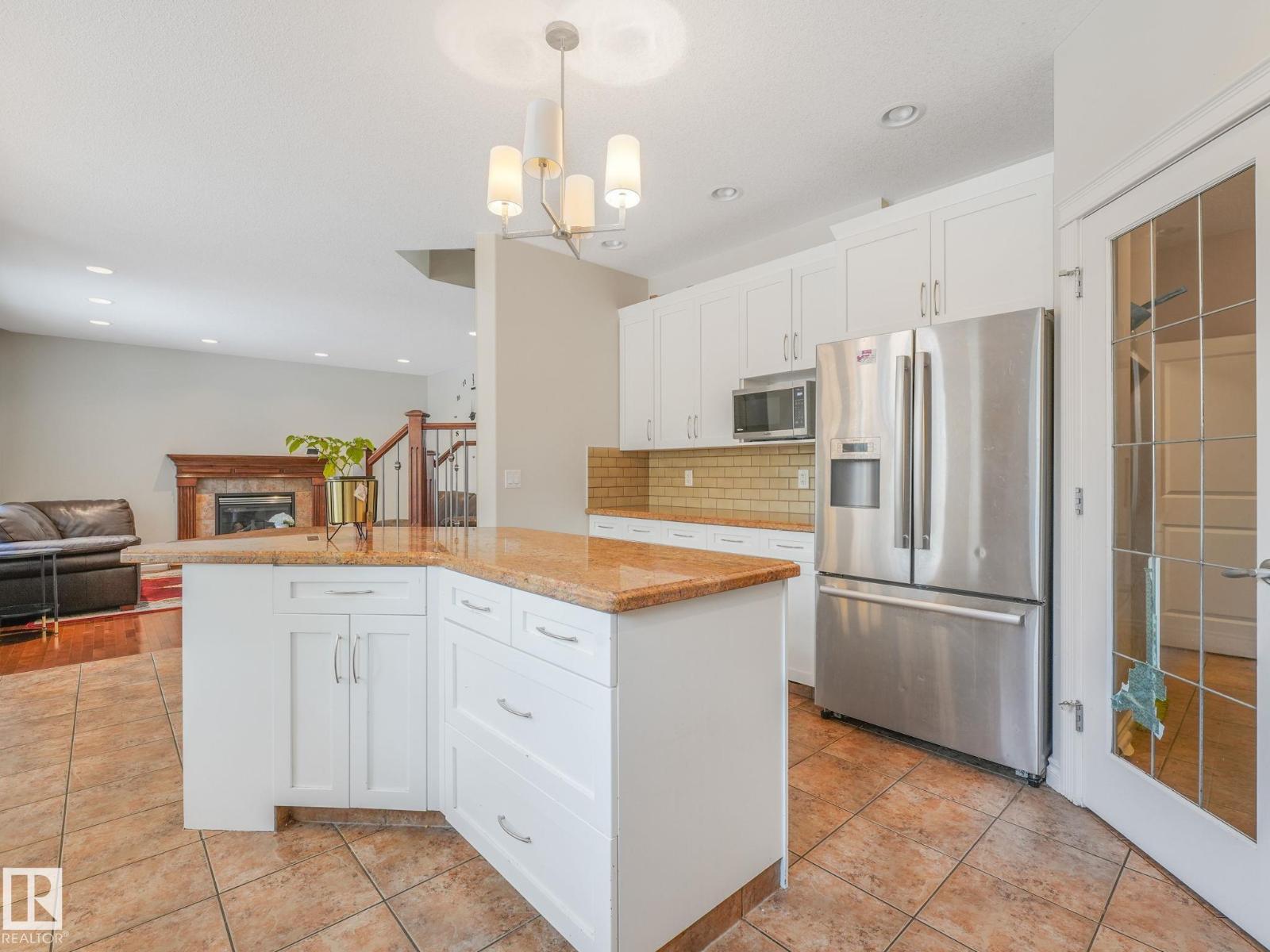 Photo 13 of 1024 Hope Rd Nw, Edmonton AB