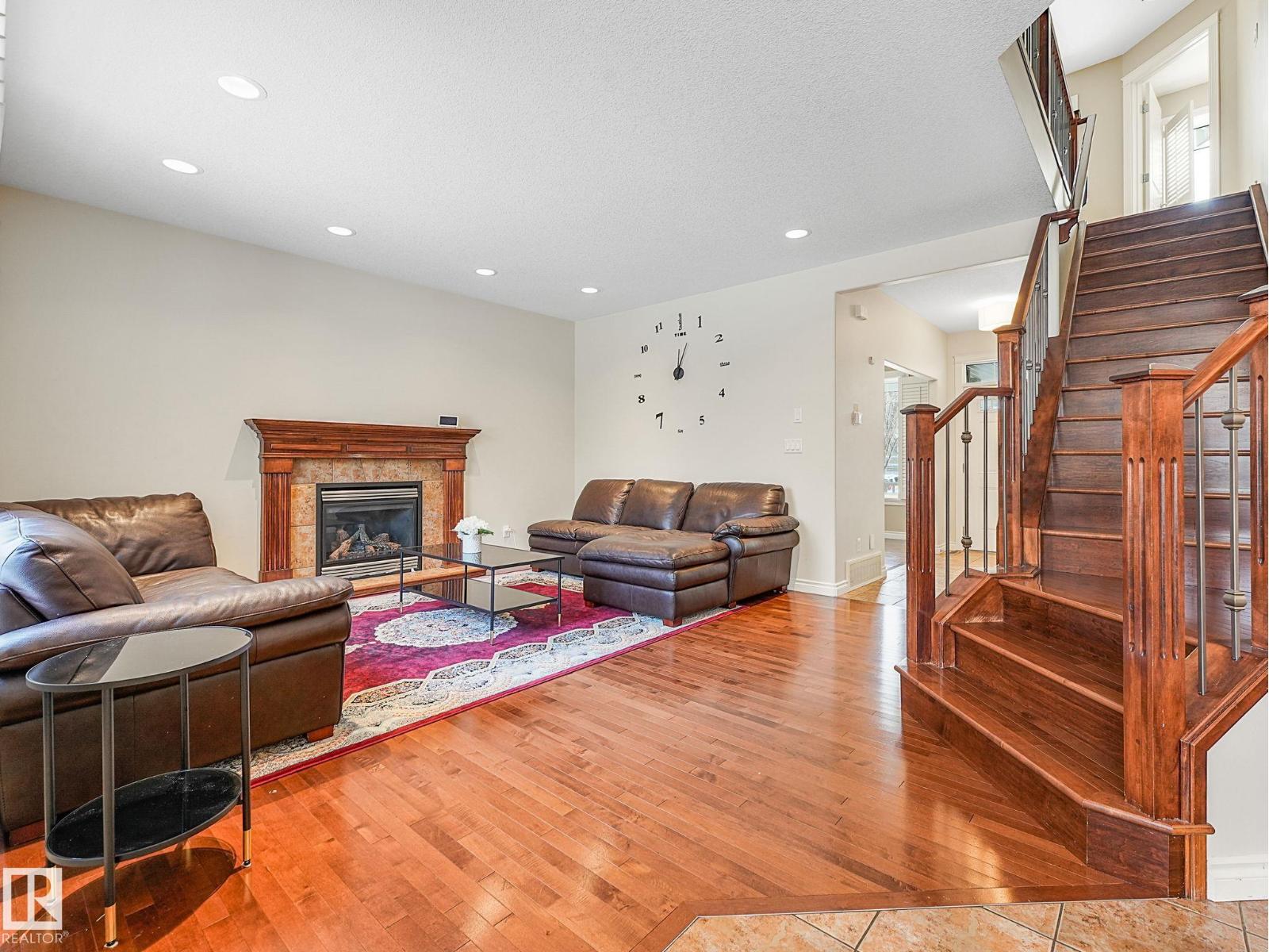 Photo 15 of 1024 Hope Rd Nw, Edmonton AB