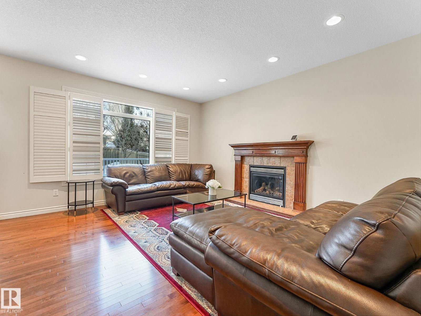 Photo 16 of 1024 Hope Rd Nw, Edmonton AB