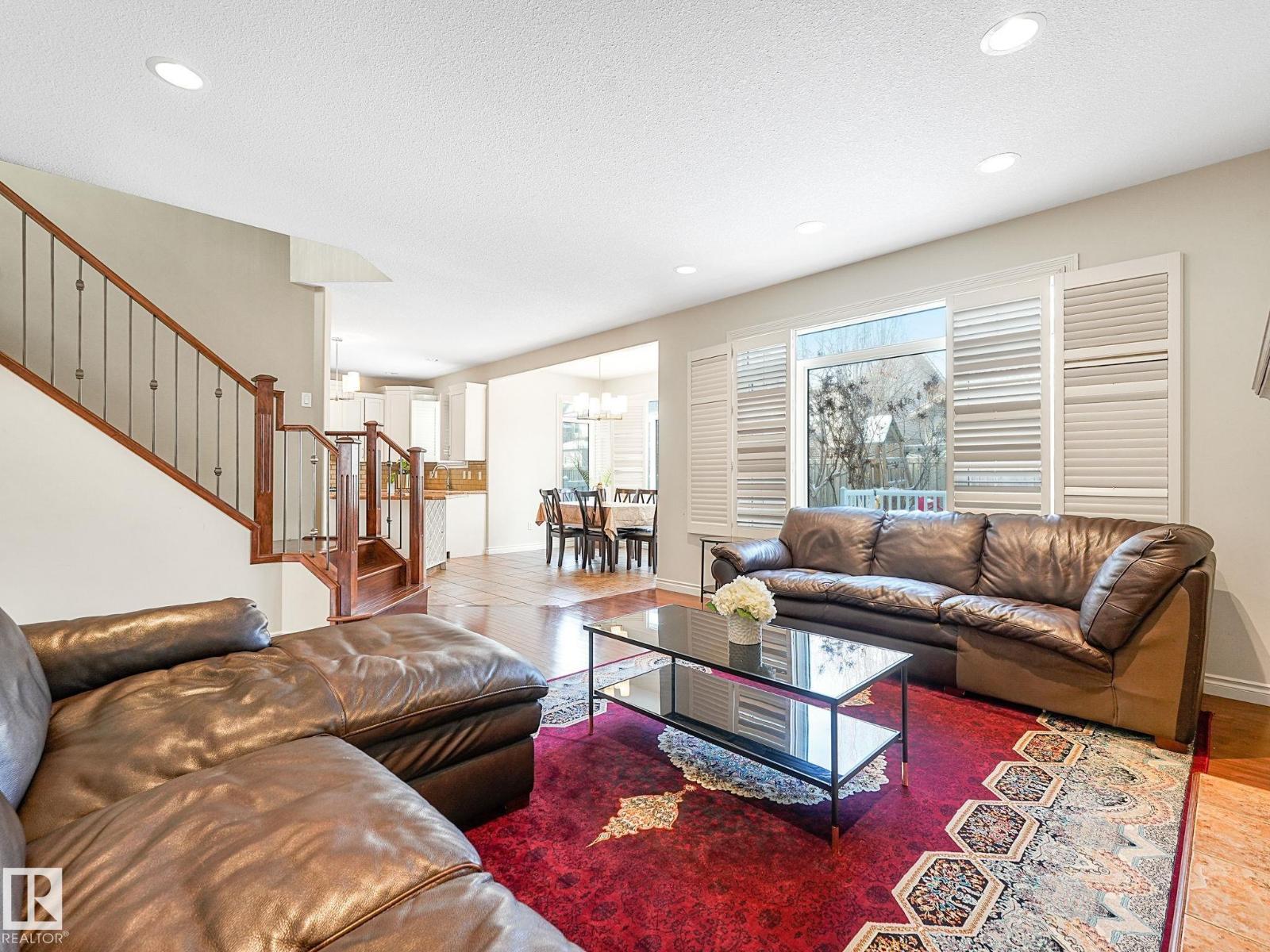 Photo 17 of 1024 Hope Rd Nw, Edmonton AB