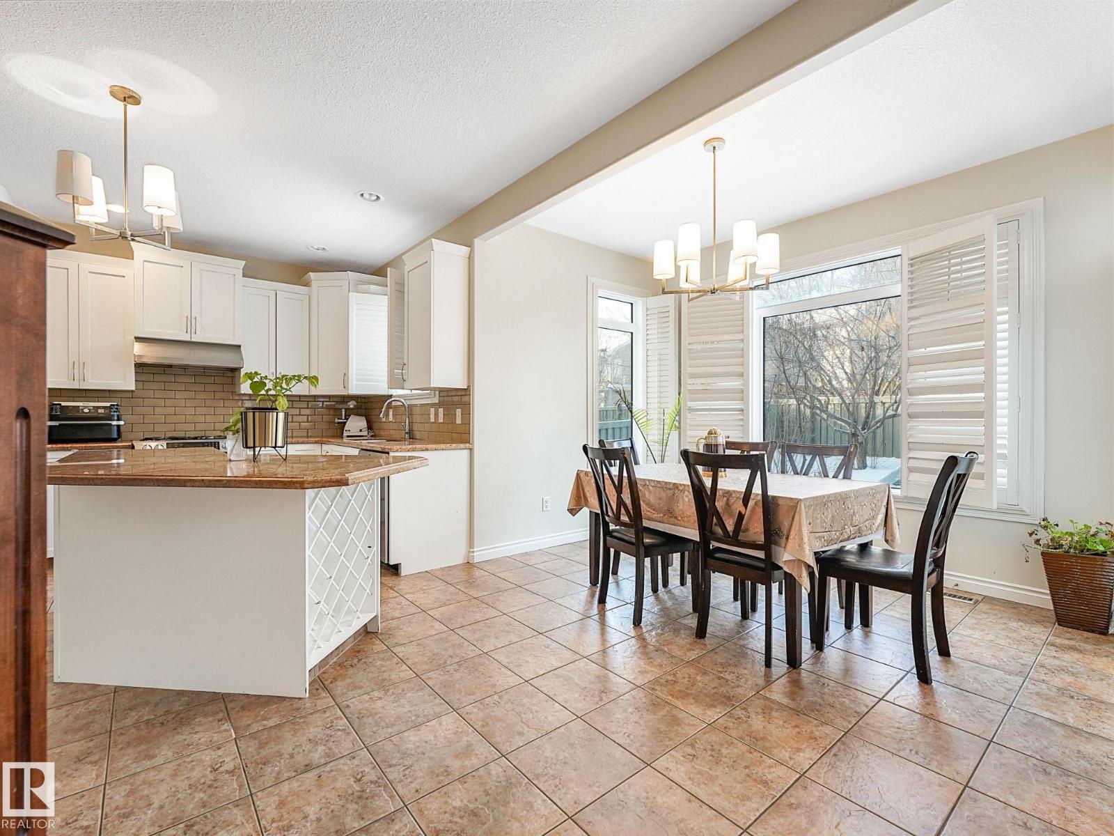 Photo 3 of 1024 Hope Rd Nw, Edmonton AB