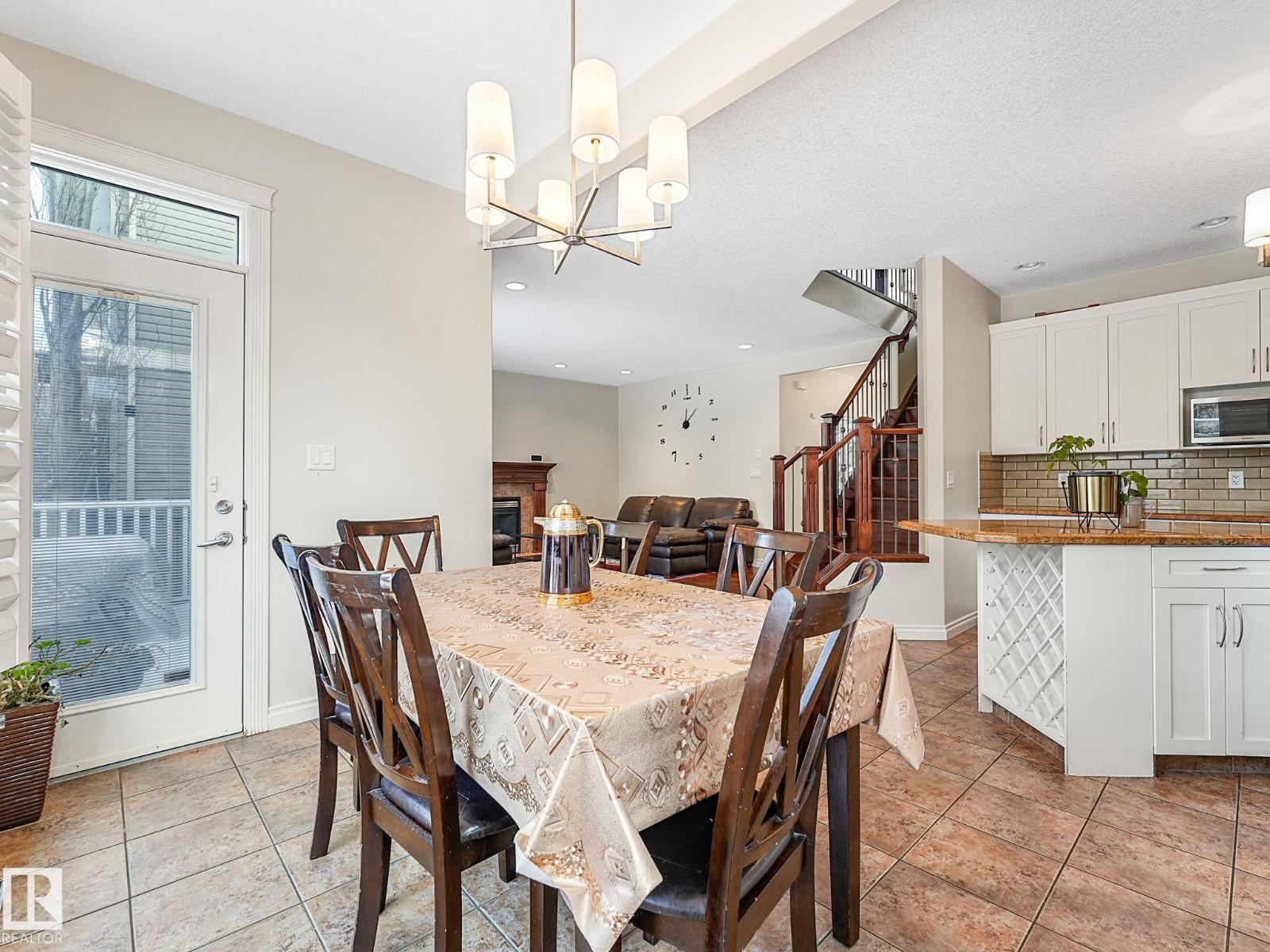 Photo 4 of 1024 Hope Rd Nw, Edmonton AB