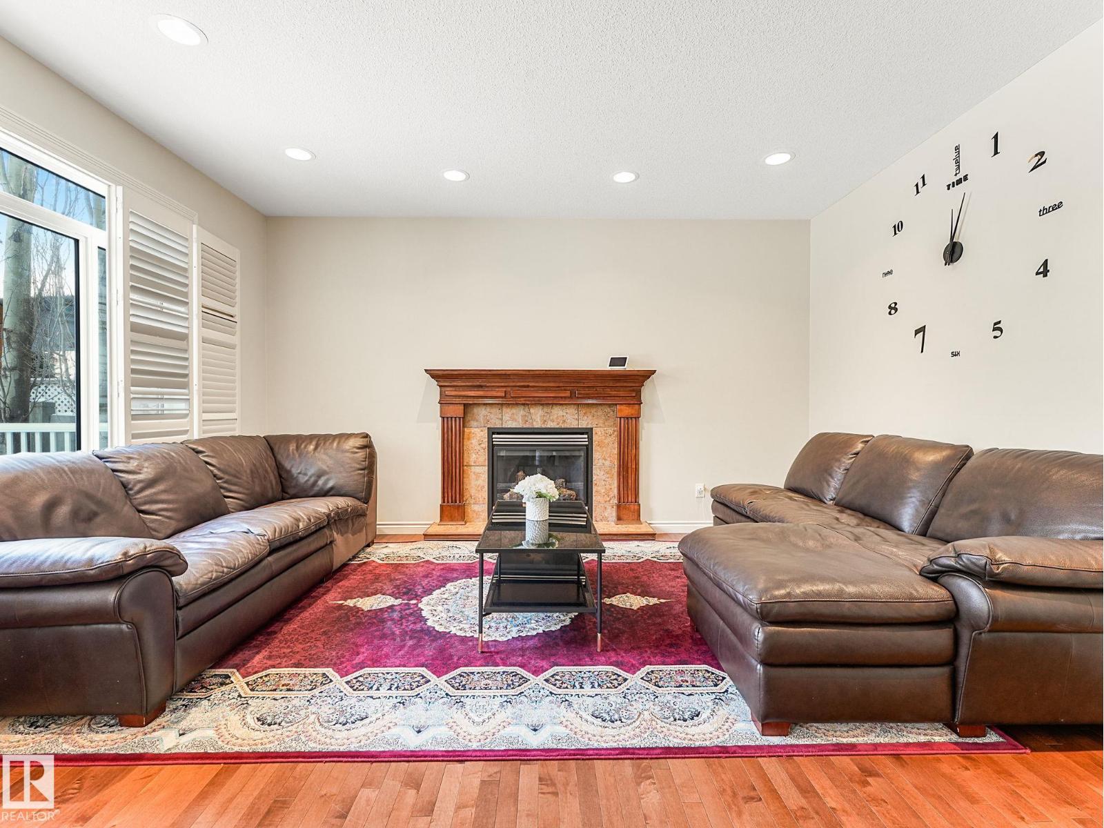 Photo 7 of 1024 Hope Rd Nw, Edmonton AB