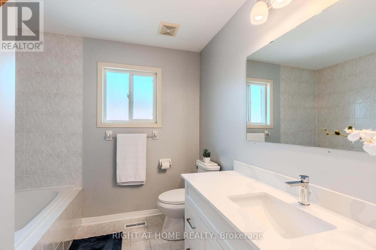 Photo 9 of 2463 Lazio Lane, Oakville ON
