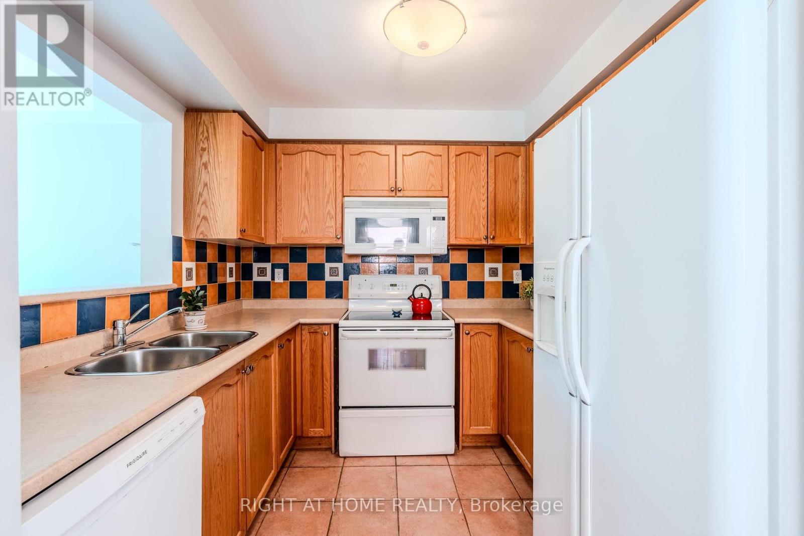 Photo 15 of 2463 Lazio Lane, Oakville ON