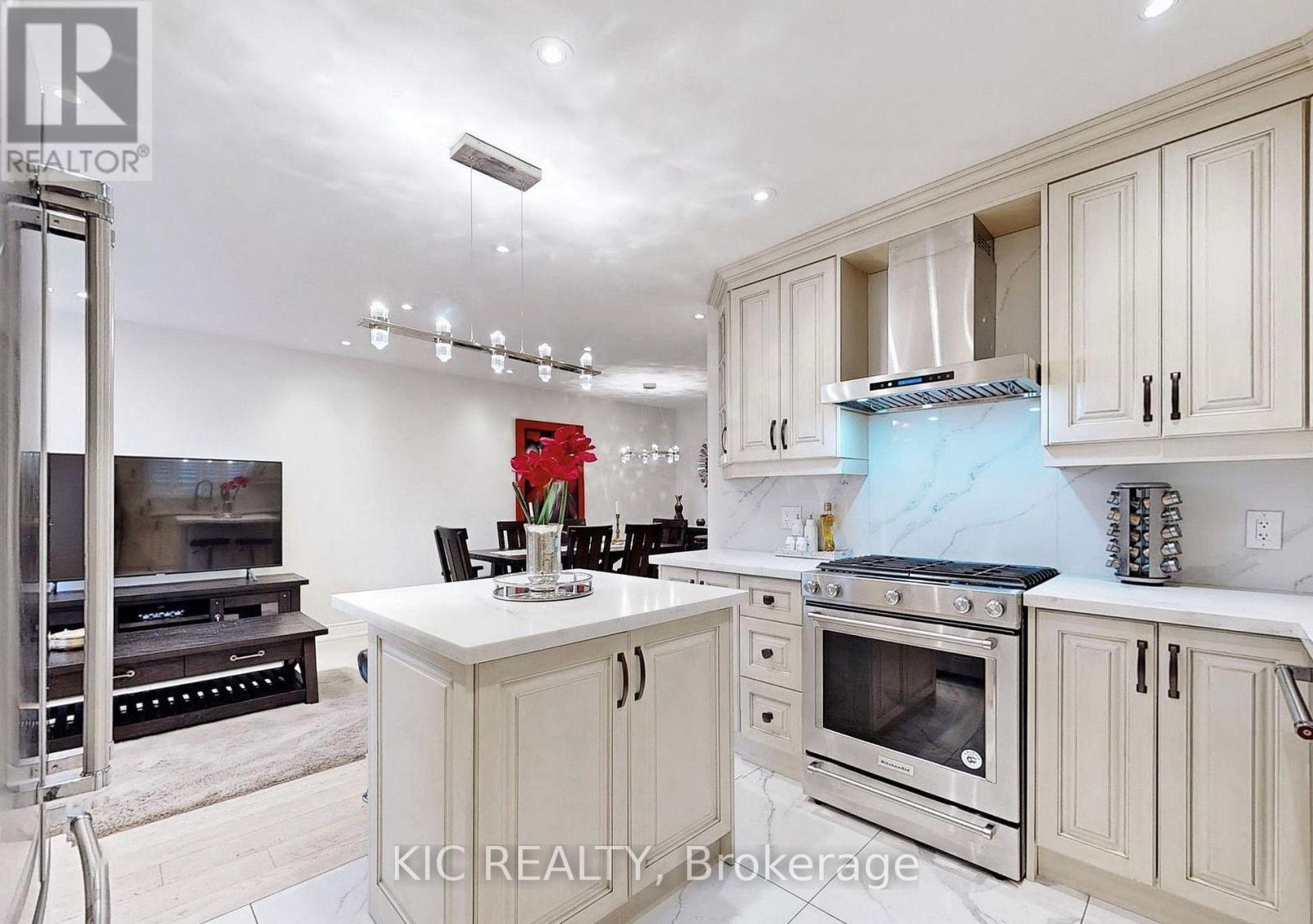 Photo 13 of Main Floor 226 Browndale Crescent, Richmond Hill ON