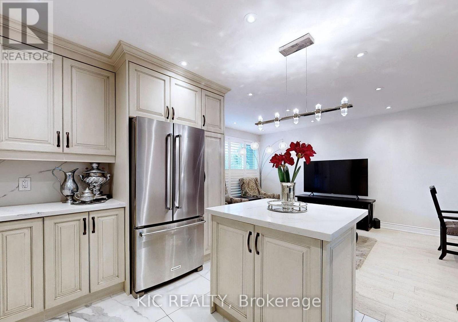 Photo 27 of Main Floor 226 Browndale Crescent, Richmond Hill ON