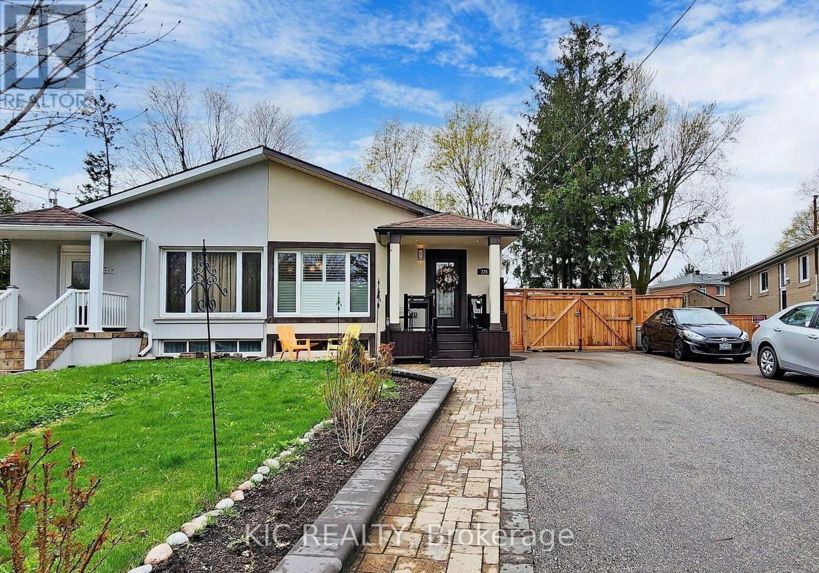 Photo 8 of Main Floor 226 Browndale Crescent, Richmond Hill ON