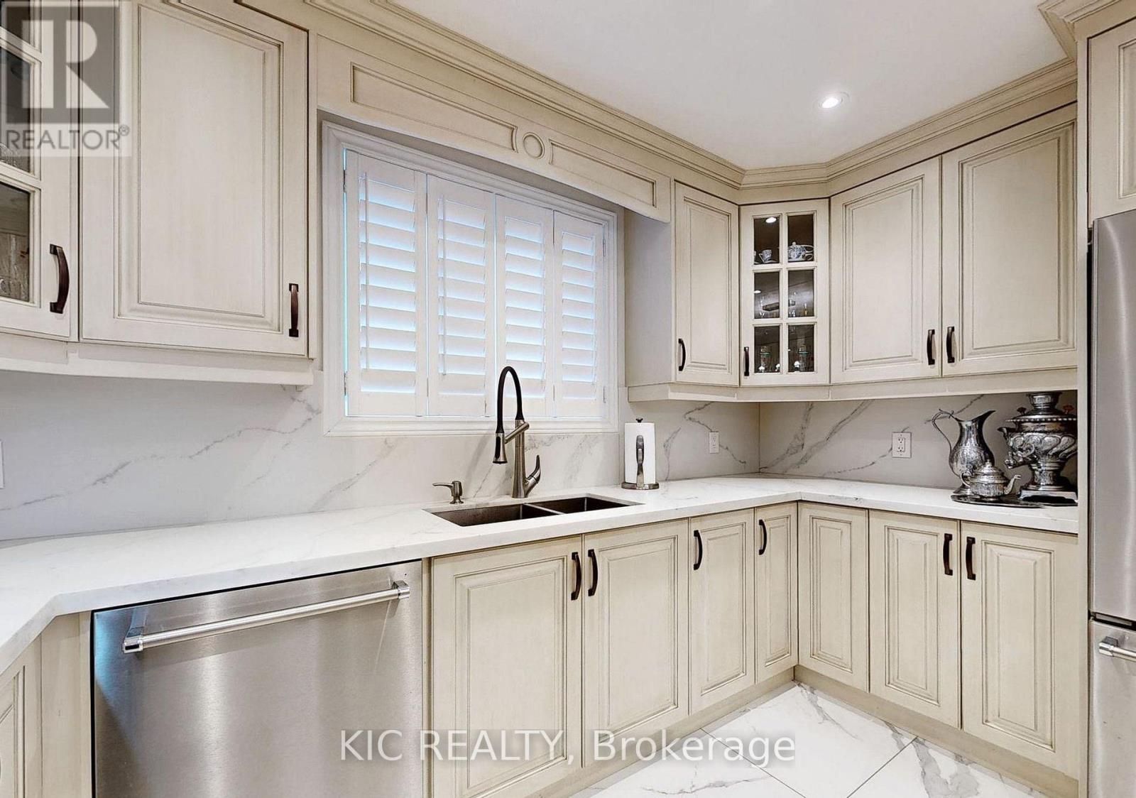 Photo 16 of Main Floor 226 Browndale Crescent, Richmond Hill ON