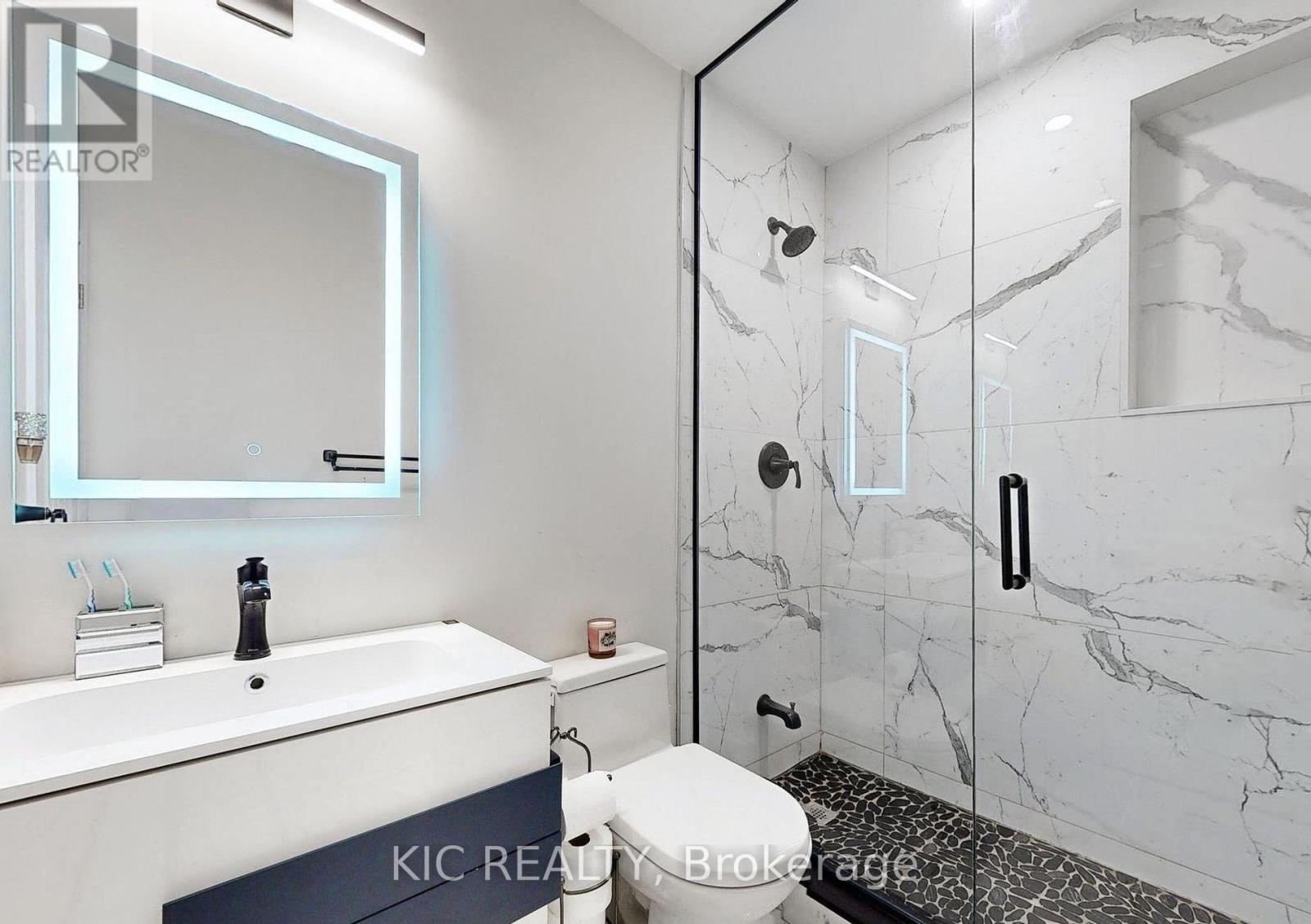 Photo 19 of Main Floor 226 Browndale Crescent, Richmond Hill ON