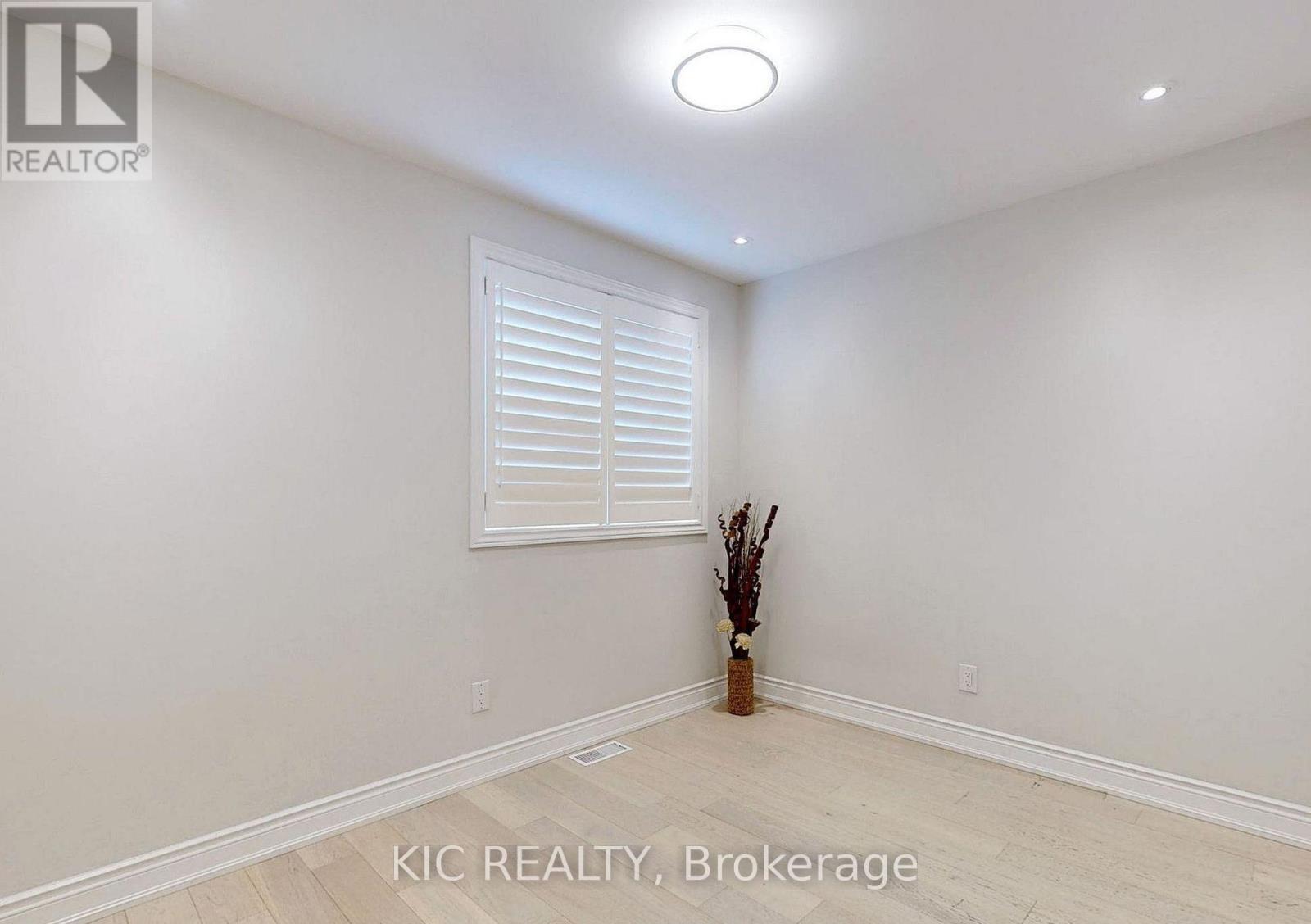 Photo 22 of Main Floor 226 Browndale Crescent, Richmond Hill ON