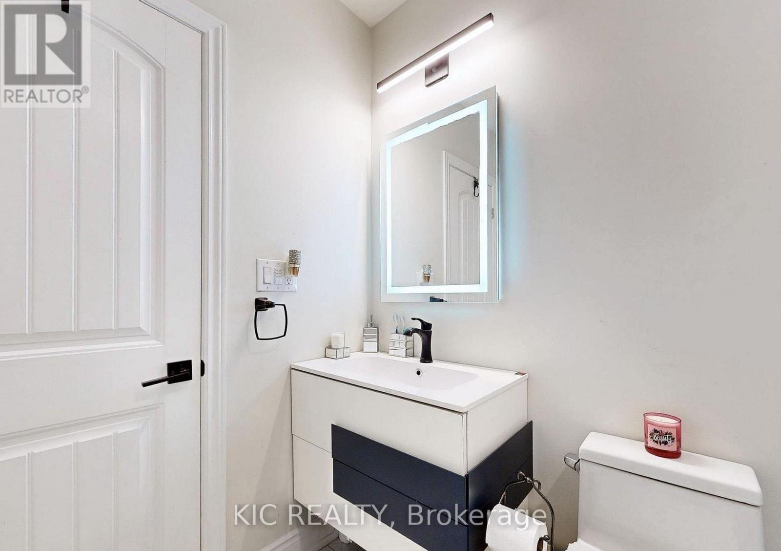 Photo 11 of Main Floor 226 Browndale Crescent, Richmond Hill ON