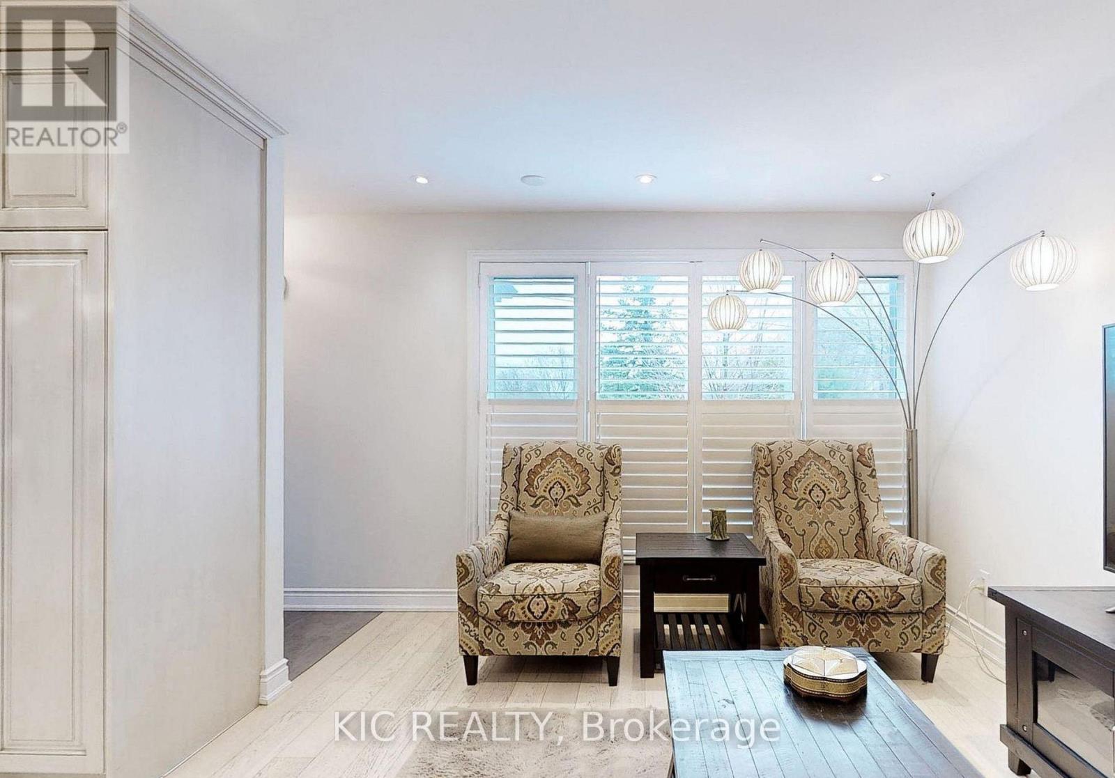 Photo 10 of Main Floor 226 Browndale Crescent, Richmond Hill ON