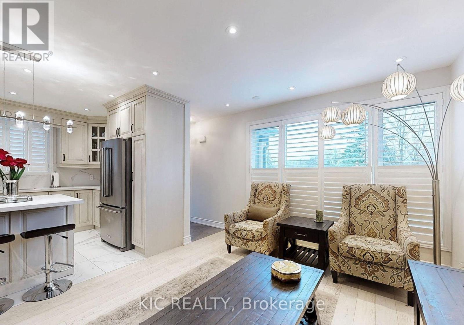 Photo 2 of Main Floor 226 Browndale Crescent, Richmond Hill ON