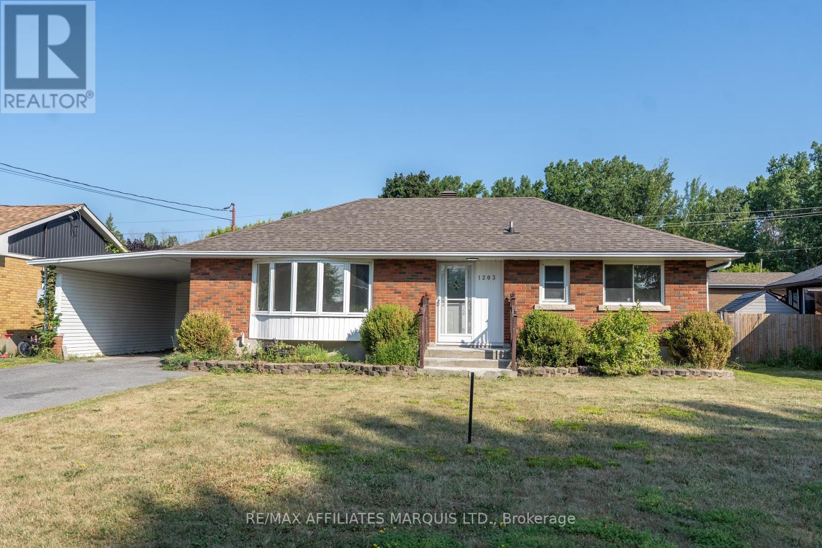 Photo 5 of 1203 Princess Street, Cornwall ON