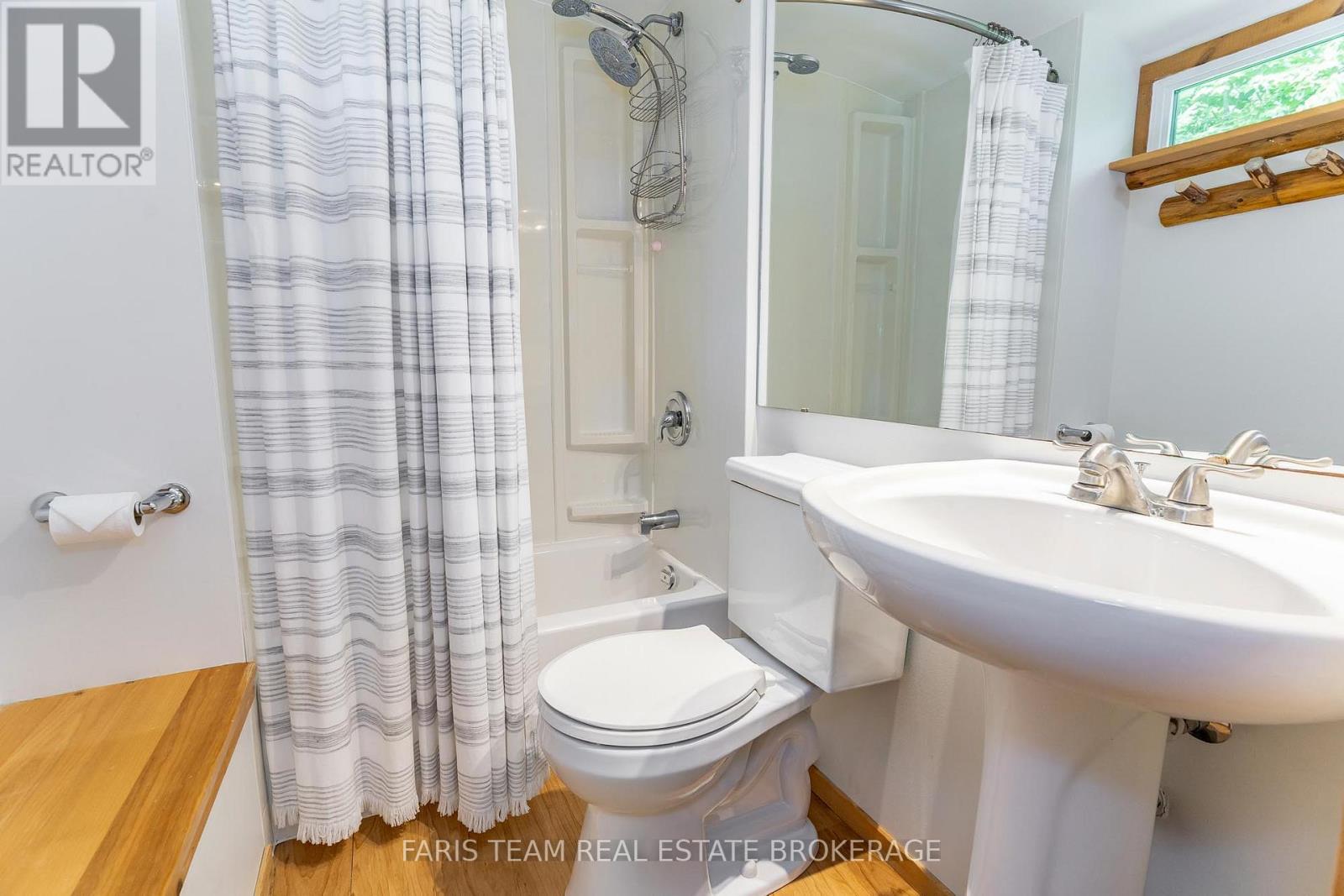 Photo 15 of 457 Silver Birch Drive, Tiny ON