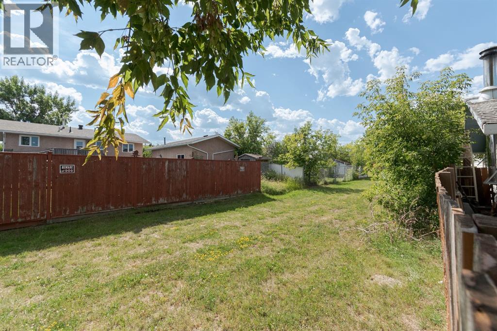 Photo 3 of 208 Silvertip Place, Fort Mcmurray AB