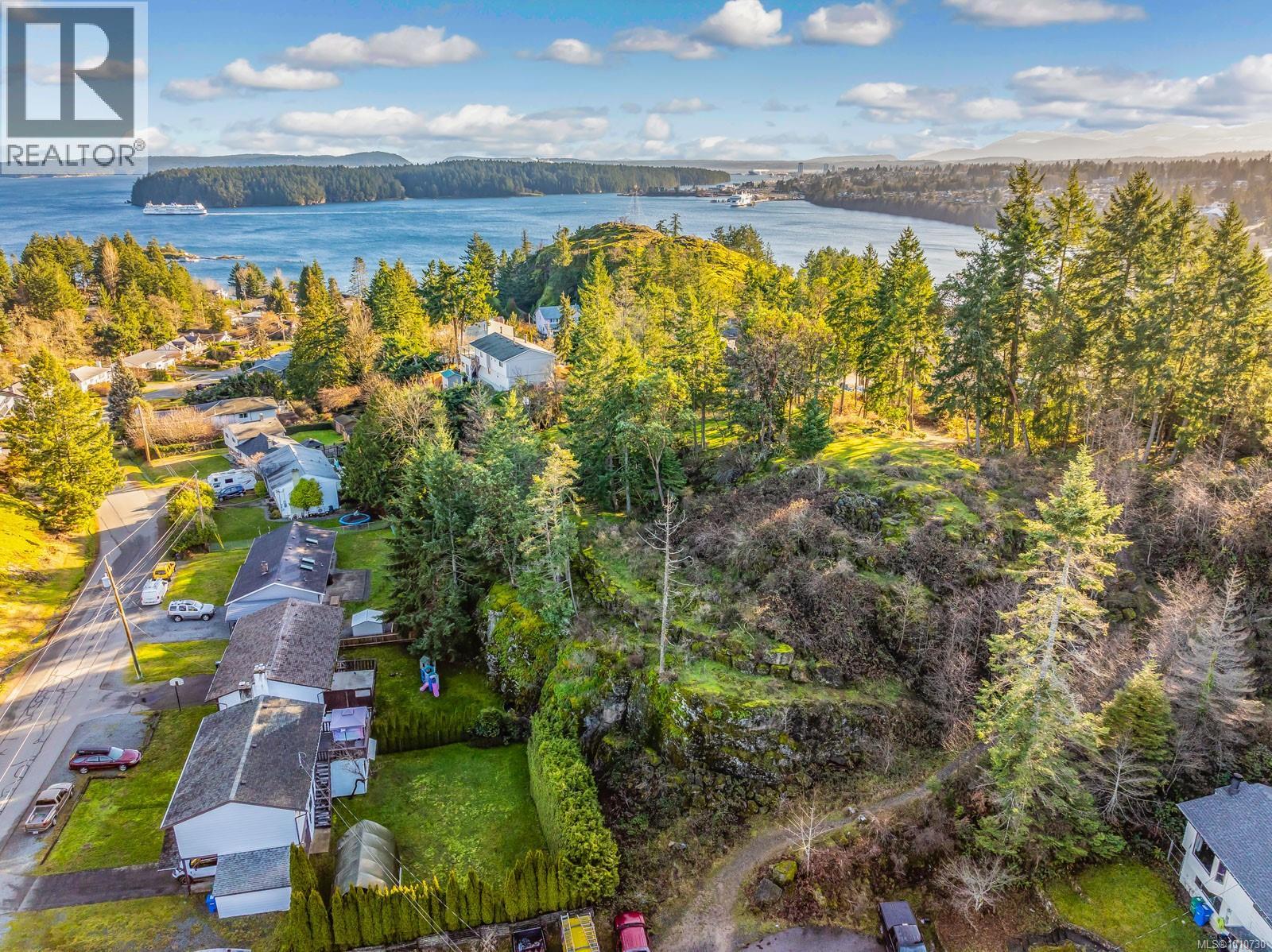 Photo 4 of 3128 Queens Crt, Nanaimo BC