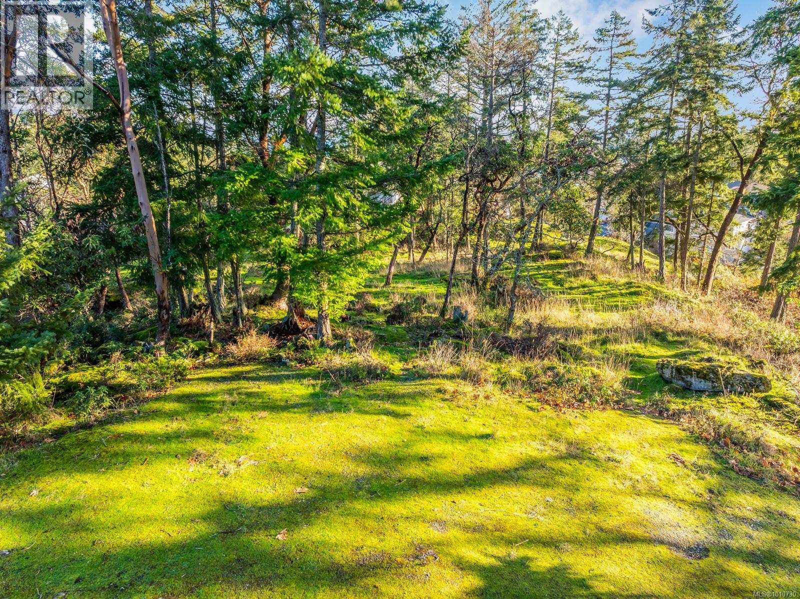 Photo 3 of 3128 Queens Crt, Nanaimo BC