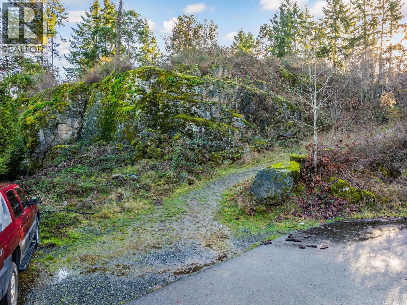 Photo 5 of 3128 Queens Crt, Nanaimo BC