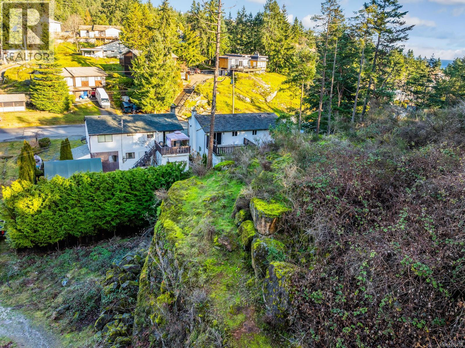 Photo 7 of 3128 Queens Crt, Nanaimo BC