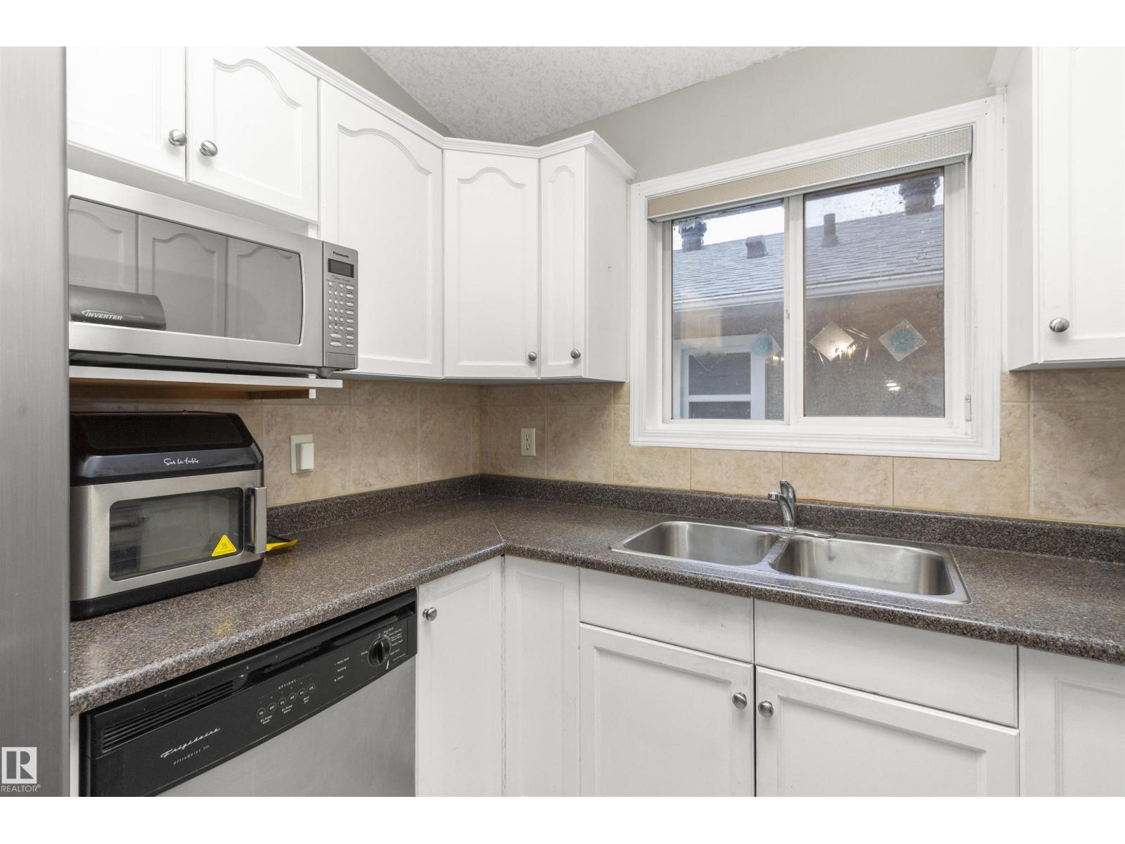 Photo 7 of 11517 83 St Nw, Edmonton AB