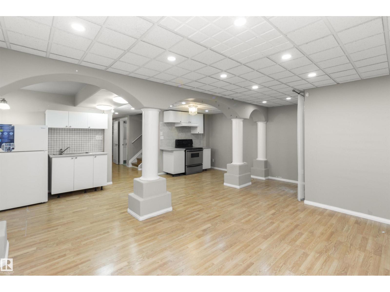 Photo 3 of 11517 83 St Nw, Edmonton AB