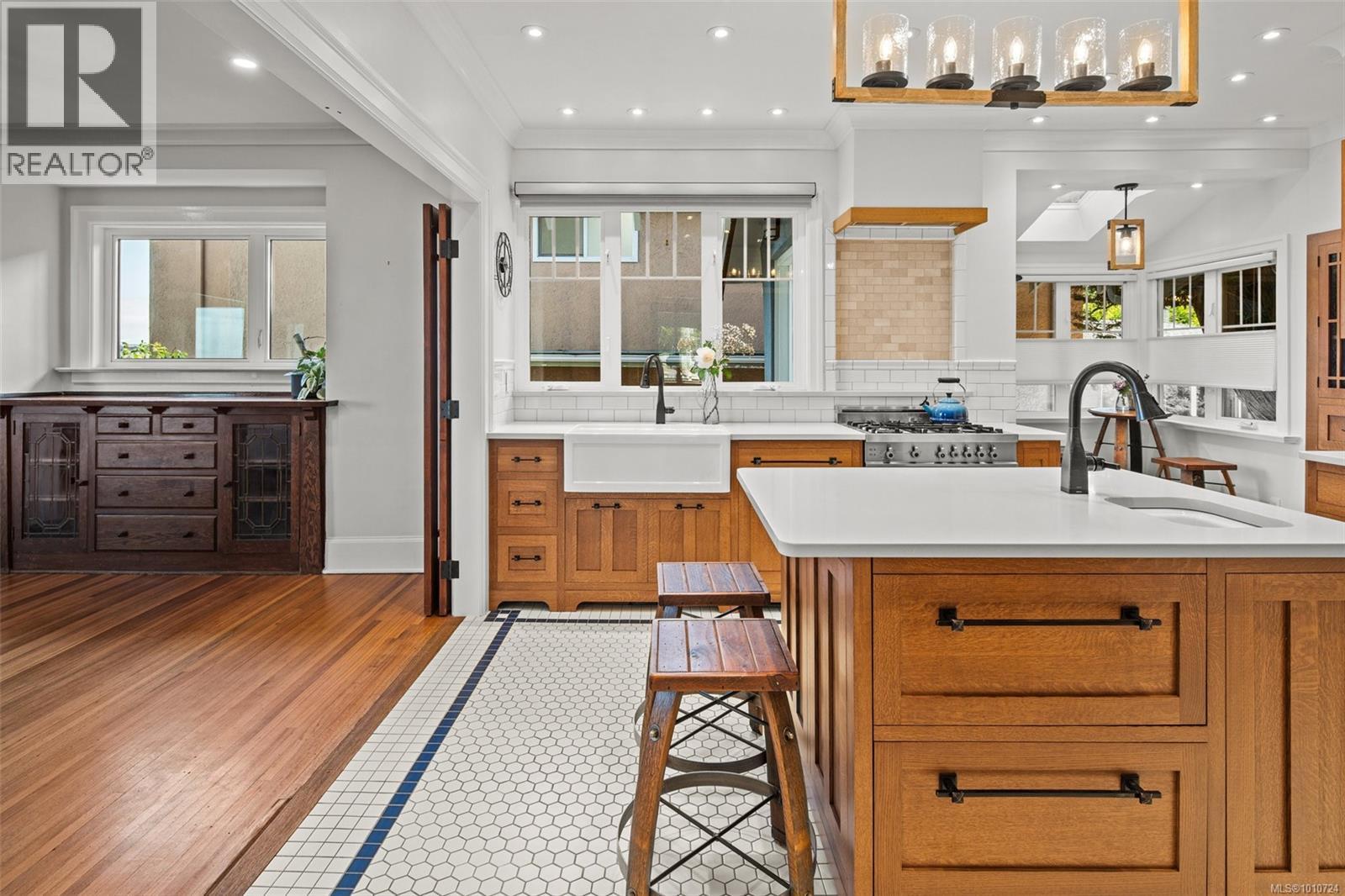  2170 Esplanade, Oak Bay