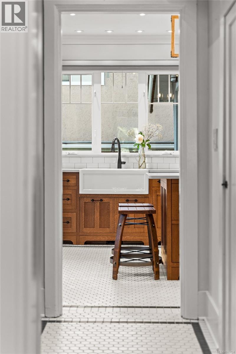  2170 Esplanade, Oak Bay