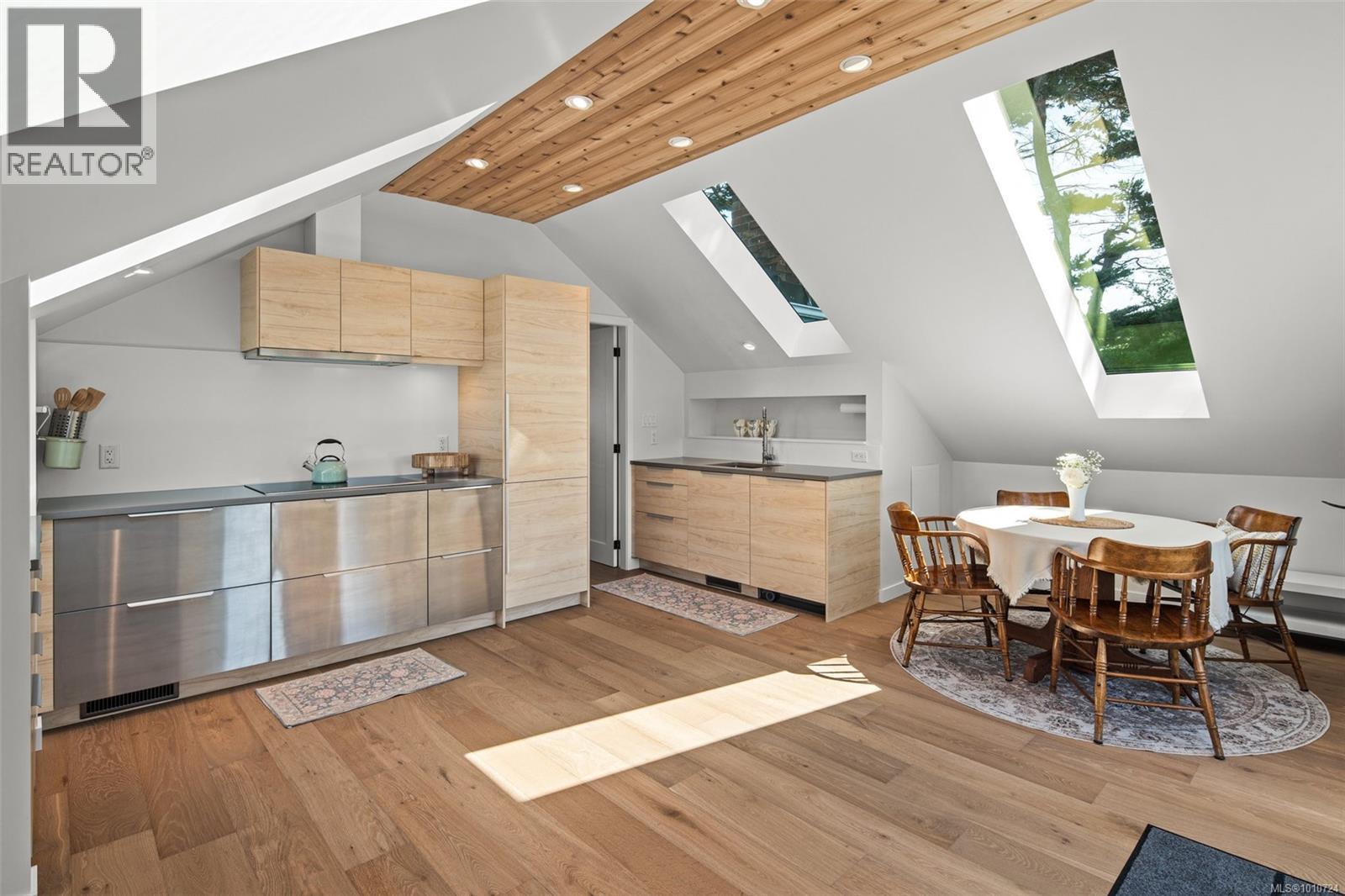  2170 Esplanade, Oak Bay