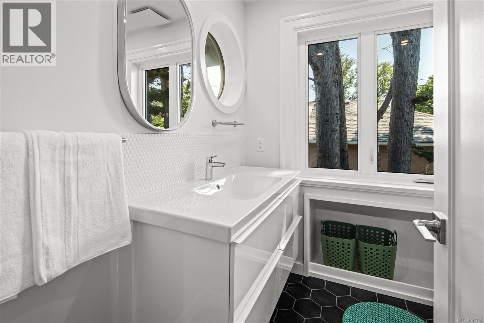  2170 Esplanade, Oak Bay