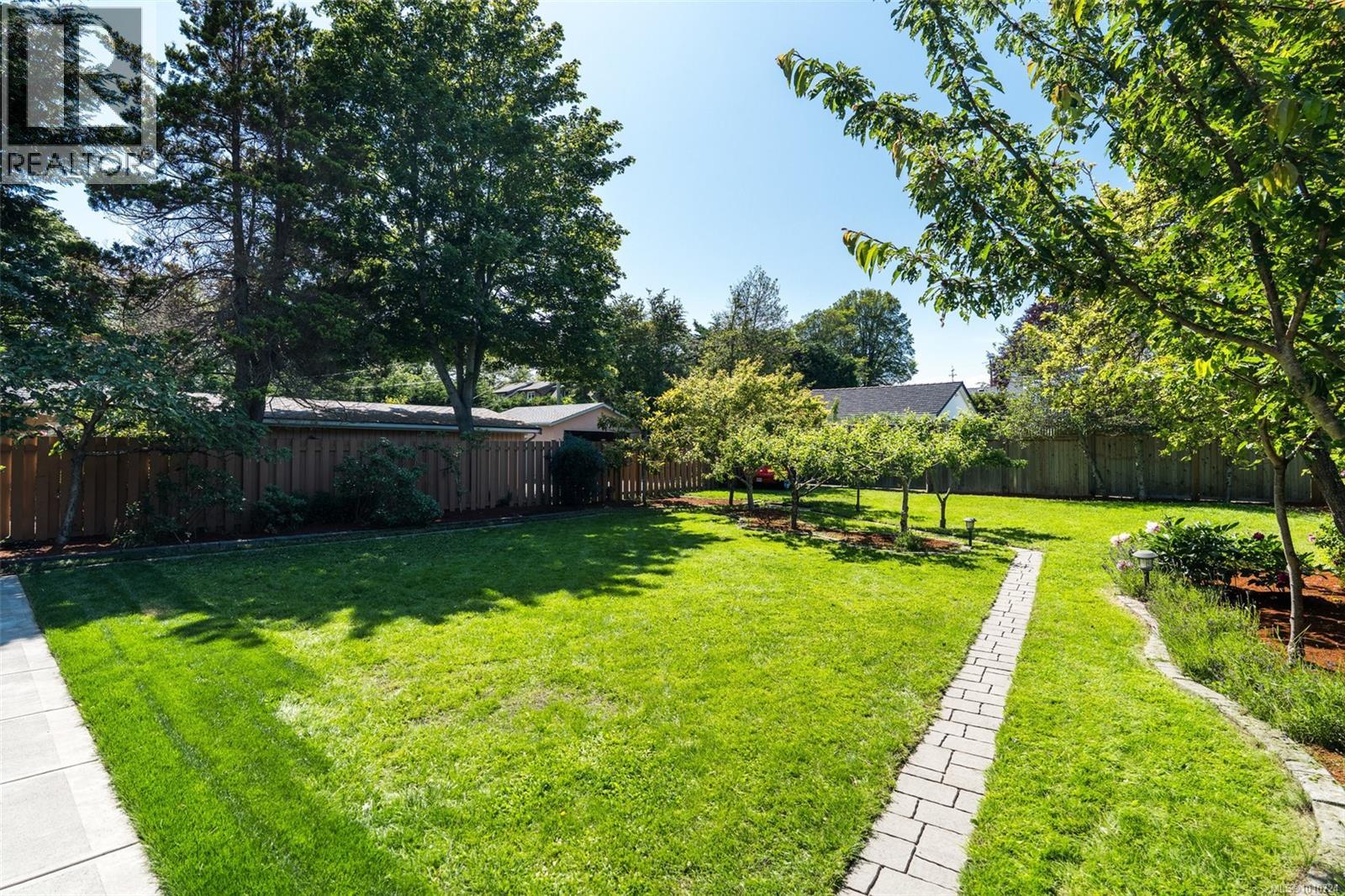  2170 Esplanade, Oak Bay